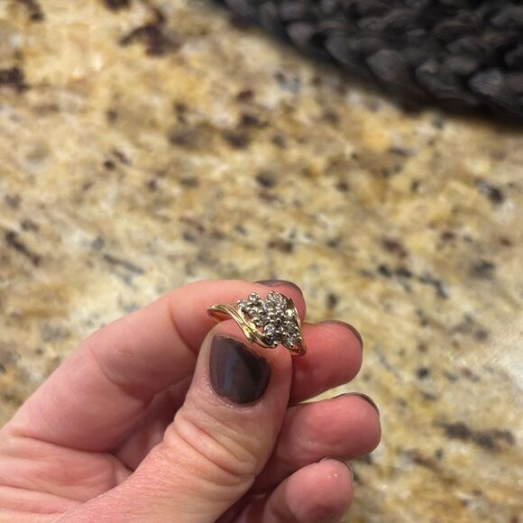 Elegant 14kt Gold and Silver Diamond Cluster Ring - Picture 2 of 6